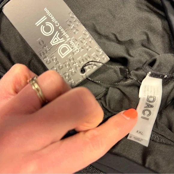 quarter sleeve woman’s rashguard swimsuit XXL WITH TAG - Picture 2 of 3